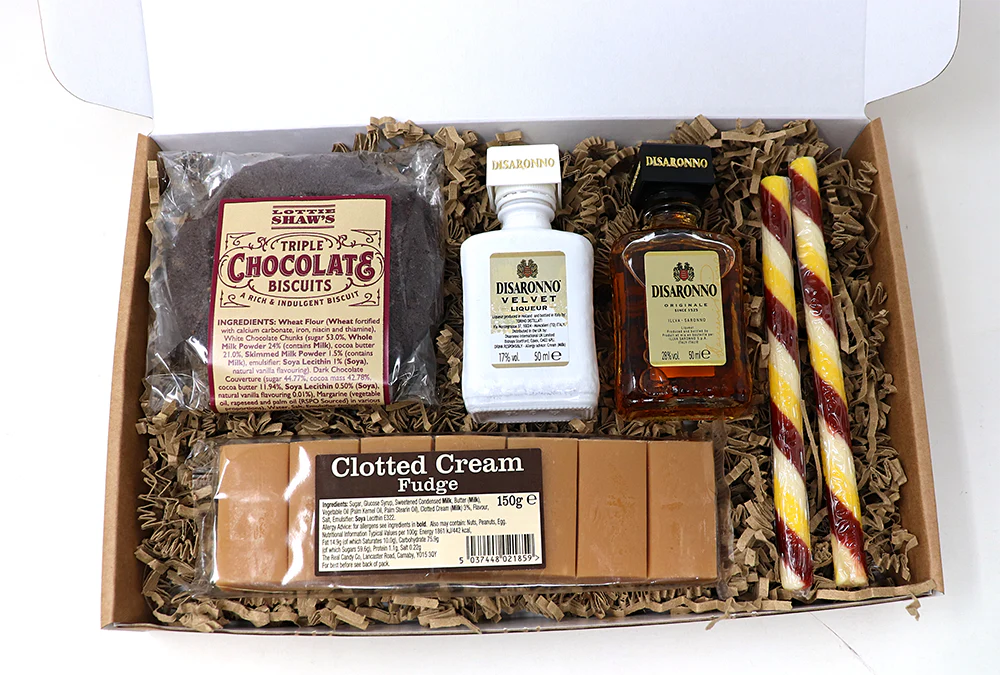 Disaronno & Treats Letterbox Gift - Image 2